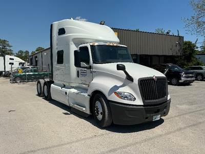 International LT625 Sleeper Semi Truck - 73" Integral Sleeper, Cummins 450HP, 12 Speed Automatic