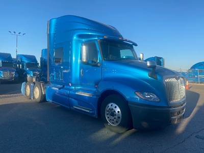 International LT625 Single Axle Sleeper Semi Truck - 73" Integral Sleeper, Cummins 400HP, 11 Speed Automatic