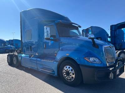 International LT625 Single Axle Sleeper Semi Truck - 73" Integral Sleeper, Cummins 400HP, 11 Speed Automatic