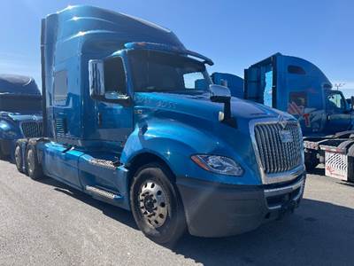 International LT625 Single Axle Sleeper Semi Truck - 73" Integral Sleeper, Cummins 400HP, 11 Speed Automatic