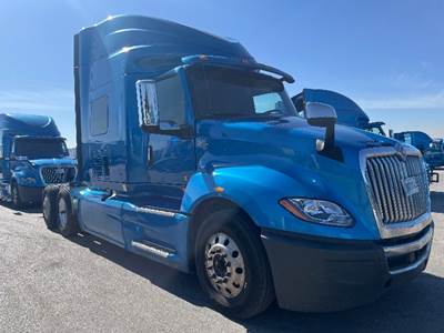 International LT625 Single Axle Sleeper Semi Truck - 73" Integral Sleeper, Cummins 400HP, 11 Speed Automatic