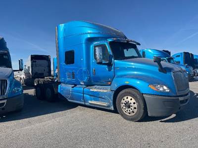 International LT625 Single Axle Sleeper Semi Truck - 73" Integral Sleeper, Cummins 400HP, 11 Speed Automatic