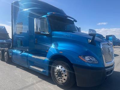 International LT625 Single Axle Sleeper Semi Truck - 73" Integral Sleeper, Cummins 400HP, 11 Speed Automatic
