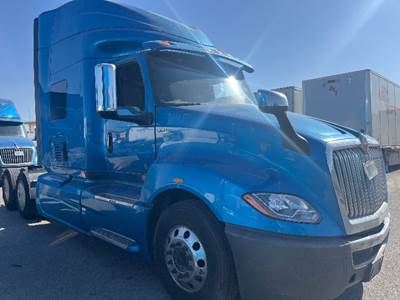 International LT625 Single Axle Sleeper Semi Truck - 73" Integral Sleeper, Cummins 400HP, 11 Speed Automatic