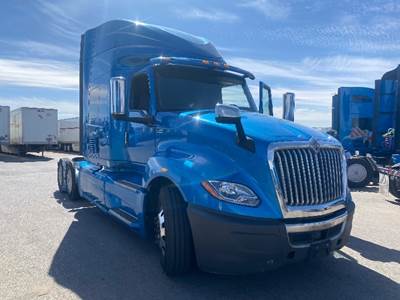 International LT625 Single Axle Sleeper Semi Truck - 73" Integral Sleeper, Cummins 400HP, 11 Speed Automatic