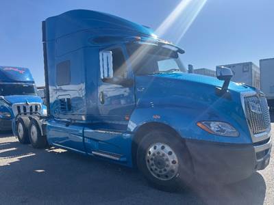International LT625 Single Axle Sleeper Semi Truck - 73" Integral Sleeper, Cummins 400HP, 11 Speed Automatic