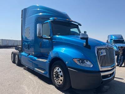 International LT625 Single Axle Sleeper Semi Truck - 73" Integral Sleeper, Cummins 400HP, 11 Speed Automatic