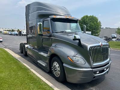 International LT625 Sleeper Semi Truck - 73" Integral Sleeper, Cummins 450HP, 12 Speed Automatic