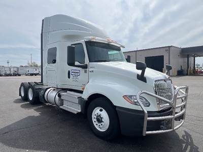 International LT625 Sleeper Semi Truck - 56" Integral Sleeper, 430HP, 10 Speed Automatic