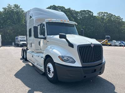 International LT625 Sleeper Semi Truck - 73" Integral Sleeper, 450HP, 12 Speed Automatic