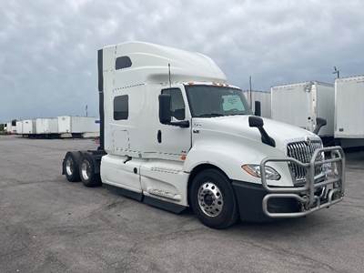 International LT625 Sleeper Semi Truck - 73" Integral Sleeper, 450HP, 12 Speed Automatic
