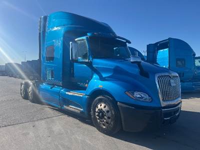 International LT625 Single Axle Sleeper Semi Truck - 73" Integral Sleeper, Cummins 400HP, 11 Speed Automatic