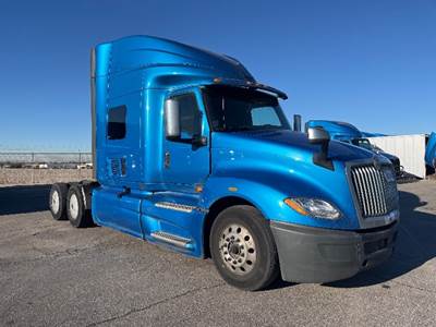 International LT625 Single Axle Sleeper Semi Truck - 73" Integral Sleeper, Cummins 400HP, 11 Speed Automatic