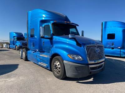 International LT625 Single Axle Sleeper Semi Truck - 73" Integral Sleeper, Cummins 400HP, 11 Speed Automatic