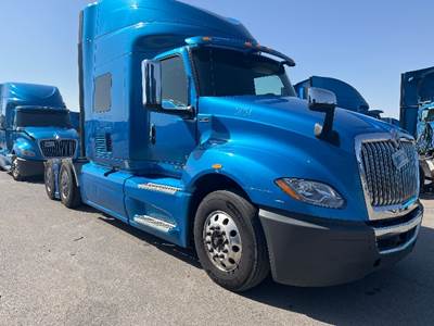 International LT625 Single Axle Sleeper Semi Truck - 73" Integral Sleeper, Cummins 400HP, 11 Speed Automatic