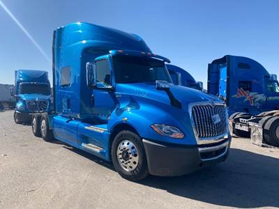 International LT625 Single Axle Sleeper Semi Truck - 73" Integral Sleeper, Cummins 400HP, 11 Speed Automatic