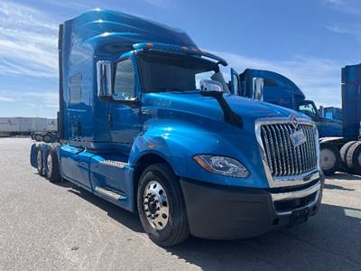 International LT625 Single Axle Sleeper Semi Truck - 73" Integral Sleeper, Cummins 400HP, 11 Speed Automatic