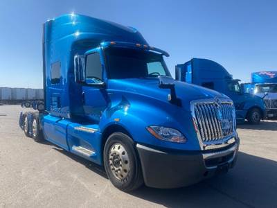 International LT625 Single Axle Sleeper Semi Truck - 73" Integral Sleeper, Cummins 400HP, 11 Speed Automatic