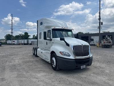 International LT625 Sleeper Semi Truck - 73" Integral Sleeper, Cummins 450HP, 10 Speed Automatic