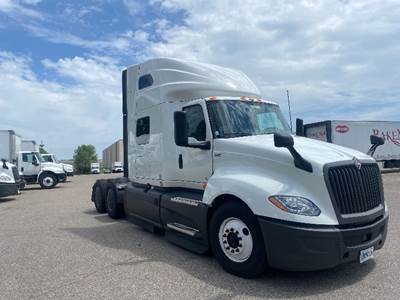 International LT625 Sleeper Semi Truck - 73" Integral Sleeper, Cummins 450HP, 12 Speed Automatic