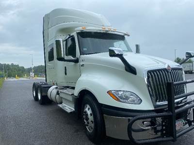 International LT625 Sleeper Semi Truck - 56" Integral Sleeper, Cummins 430HP, 10 Speed Automatic