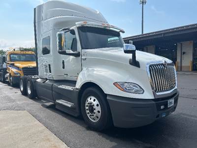International LT625 Sleeper Semi Truck - 56" Integral Sleeper, Cummins 430HP, 10 Speed Automatic