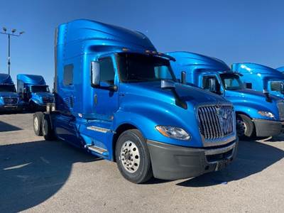 International LT625 Single Axle Sleeper Semi Truck - 73" Integral Sleeper, Cummins 400HP, 11 Speed Automatic