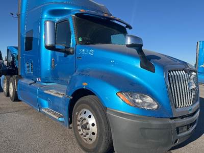 International LT625 Single Axle Sleeper Semi Truck - 73" Integral Sleeper, Cummins 400HP, 11 Speed Automatic