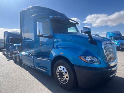 International LT625 Single Axle Sleeper Semi Truck - 73" Integral Sleeper, Cummins 400HP, 11 Speed Automatic