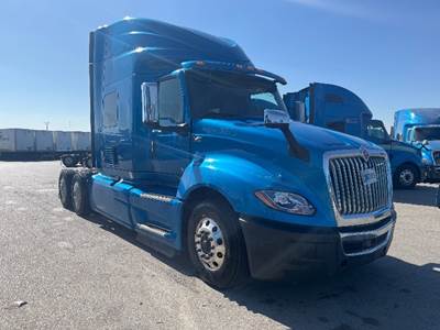 International LT625 Single Axle Sleeper Semi Truck - 73" Integral Sleeper, Cummins 400HP, 11 Speed Automatic