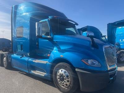 International LT625 Single Axle Sleeper Semi Truck - 73" Integral Sleeper, Cummins 400HP, 11 Speed Automatic