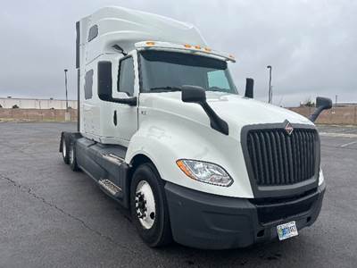 International LT625 Sleeper Semi Truck - 73" Integral Sleeper, Cummins 450HP, 12 Speed Automatic