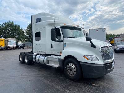 International LT625 Sleeper Semi Truck - 73" Integral Sleeper, Cummins 450HP, 12 Speed Automatic