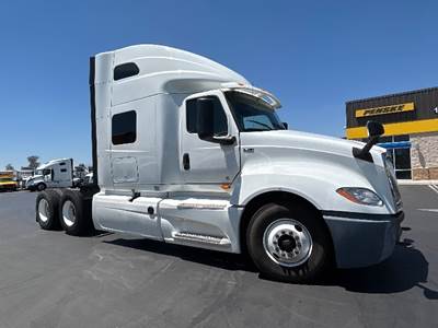 International LT625 Sleeper Semi Truck - 73" Integral Sleeper, Cummins 450HP, 12 Speed Automatic