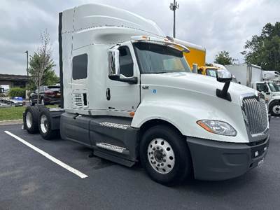 International LT625 Sleeper Semi Truck - 56" Integral Sleeper, Cummins 430HP, 10 Speed Automatic