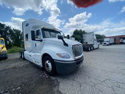 International LT625 Sleeper Semi Truck - 73" Integral Sleeper, Cummins 450HP, 12 Speed Automatic