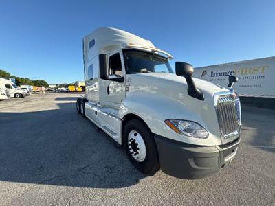 International LT625 Sleeper Semi Truck - 73" Integral Sleeper, Cummins 450HP, 13 Speed Automatic