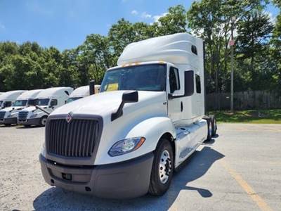 International LT625 Sleeper Semi Truck - Integral Sleeper