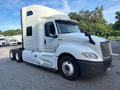 International LT625 Sleeper Semi Truck - 73" Integral Sleeper, Cummins 450HP, 12 Speed Automatic