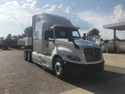 International LT625 Sleeper Semi Truck - 73" Integral Sleeper, Cummins 450HP, 12 Speed Automatic