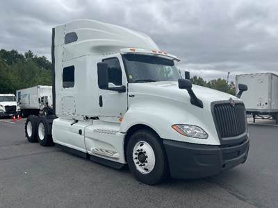 International LT625 Sleeper Semi Truck - 73" Integral Sleeper, Cummins 450HP, 12 Speed Automatic