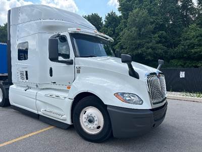 International LT625 Sleeper Semi Truck - 73" Integral Sleeper, Cummins 450HP, 10 Speed Manual