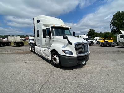 International LT625 Sleeper Semi Truck - 73" Integral Sleeper, Cummins 450HP, 12 Speed Automatic