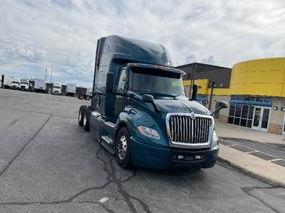 International LT625 Sleeper Semi Truck - 73" Integral Sleeper, 450HP, 12 Speed Automatic