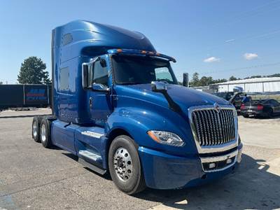 International LT625 Sleeper Semi Truck - 73" Integral Sleeper, Cummins 450HP, 13 Speed Automatic