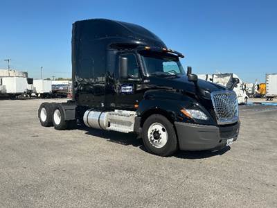 International LT625 Sleeper Semi Truck - 73" Integral Sleeper, Cummins 450HP, 12 Speed Automatic