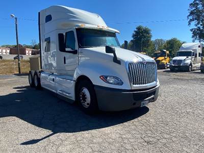 International LT625 Sleeper Semi Truck - 73" Integral Sleeper, Cummins 450HP, 12 Speed Automatic