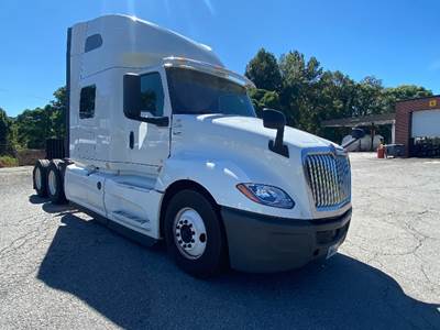 International LT625 Sleeper Semi Truck - 73" Integral Sleeper, Cummins 450HP, 12 Speed Automatic