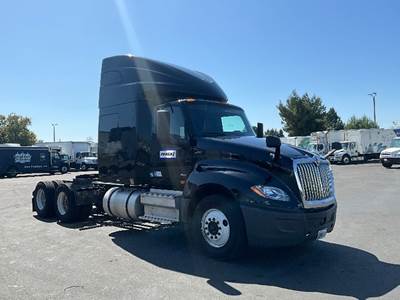 International LT625 Sleeper Semi Truck - 73" Integral Sleeper, 450HP, 12 Speed Automatic