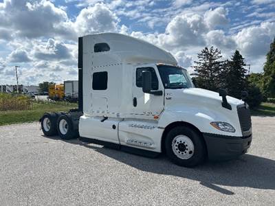 International LT625 Sleeper Semi Truck - 73" Integral Sleeper, Cummins 450HP, 13 Speed Automatic